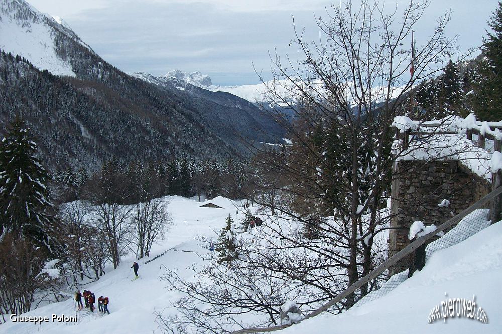 04-allievi del corso di scialpinismo, con il mitico istruttore, F. Maestrini .jpg